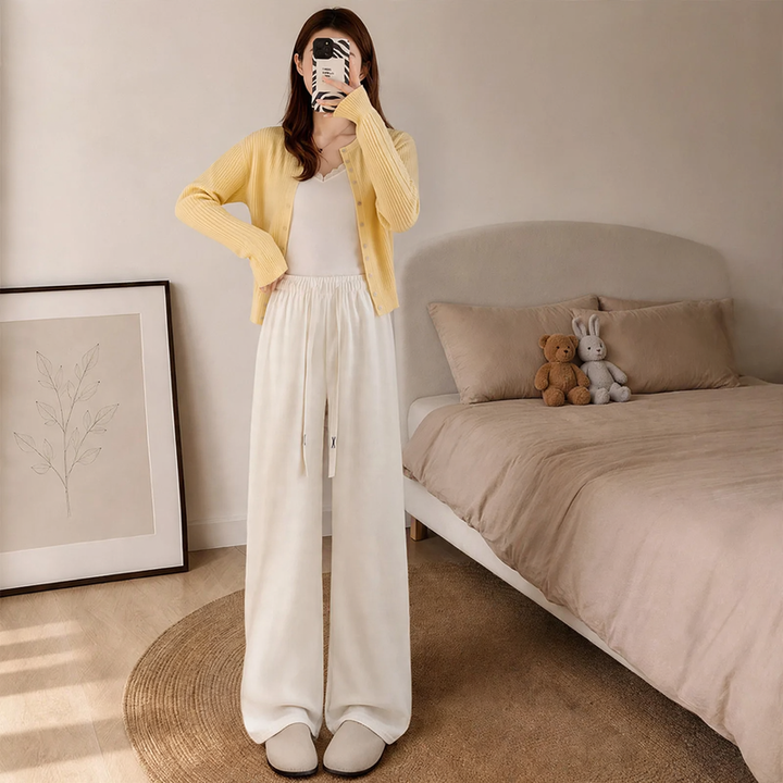 Fleece-lined women's corduroy pants with lamb fleece look