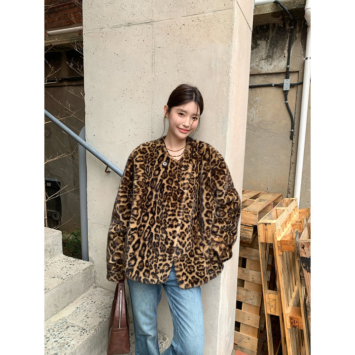 Women's winter coat, faux fur, leopard print, round neckline