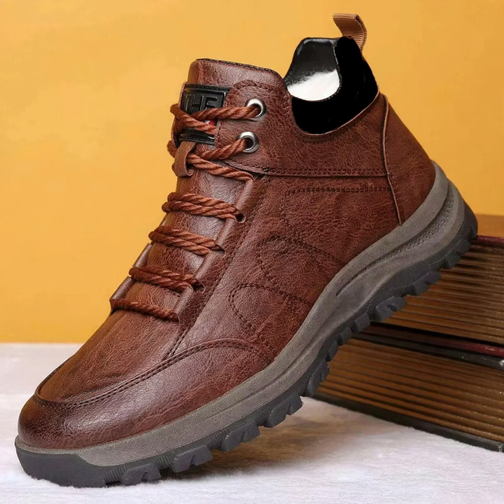 Padded men's winter boots for outdoor and leisure