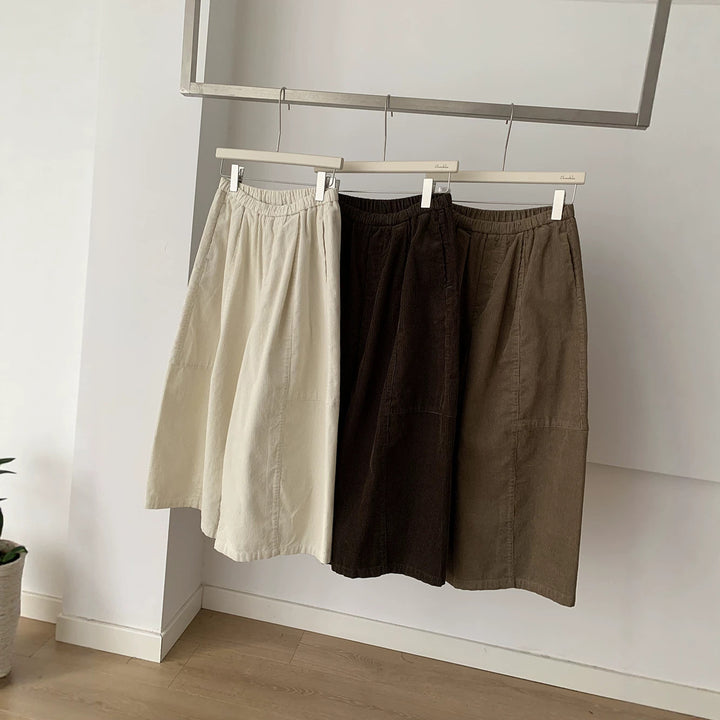 Ladies' cord trousers, wide cut, 7/8 length