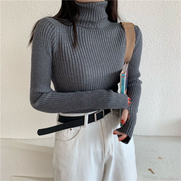 Figure-hugging turtleneck sweater with thumbholes