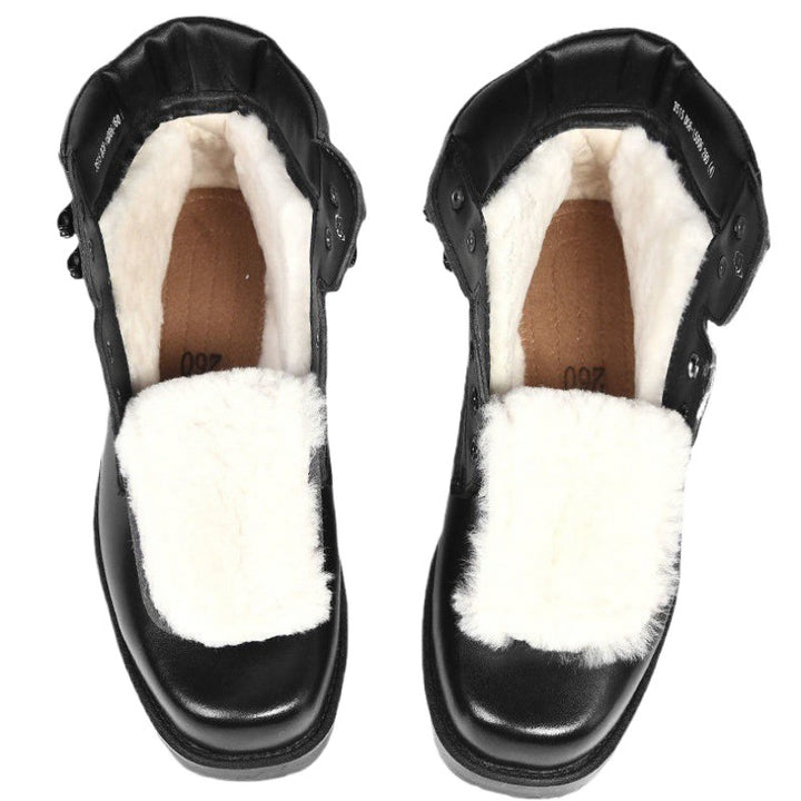 Men's winter boots made of leather with lamb fur lining