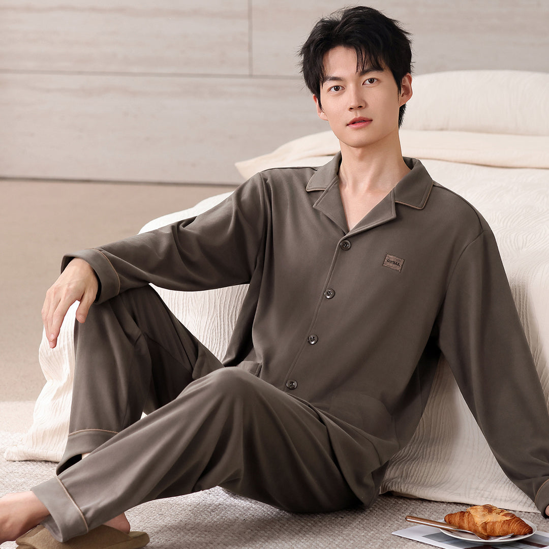 Men's house suit with lapel collar, long sleeves