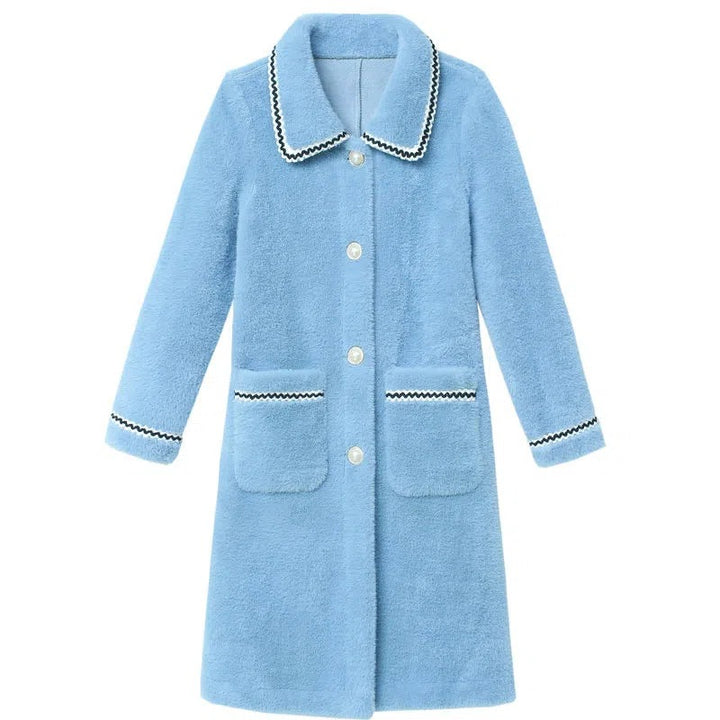 Long women's lambskin coat with lapel collar