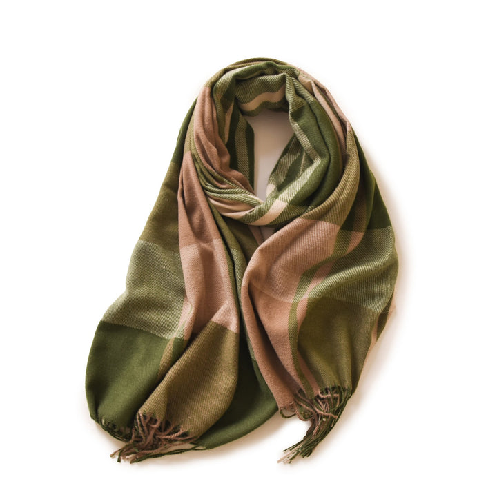Checked women’s winter scarf with fringes