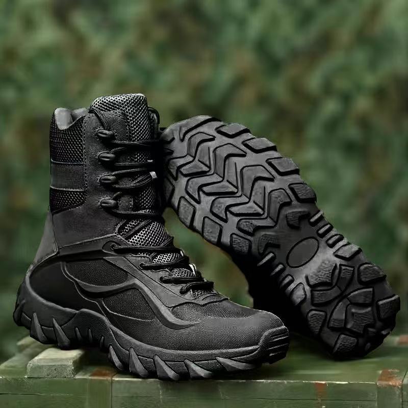 Lightweight outdoor boots for men, military style