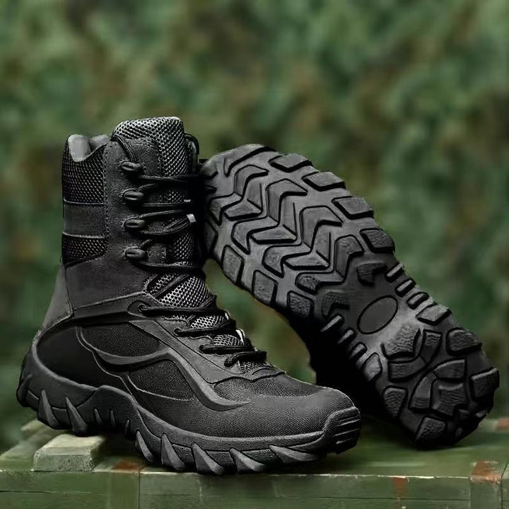 Lightweight outdoor boots for men, military style