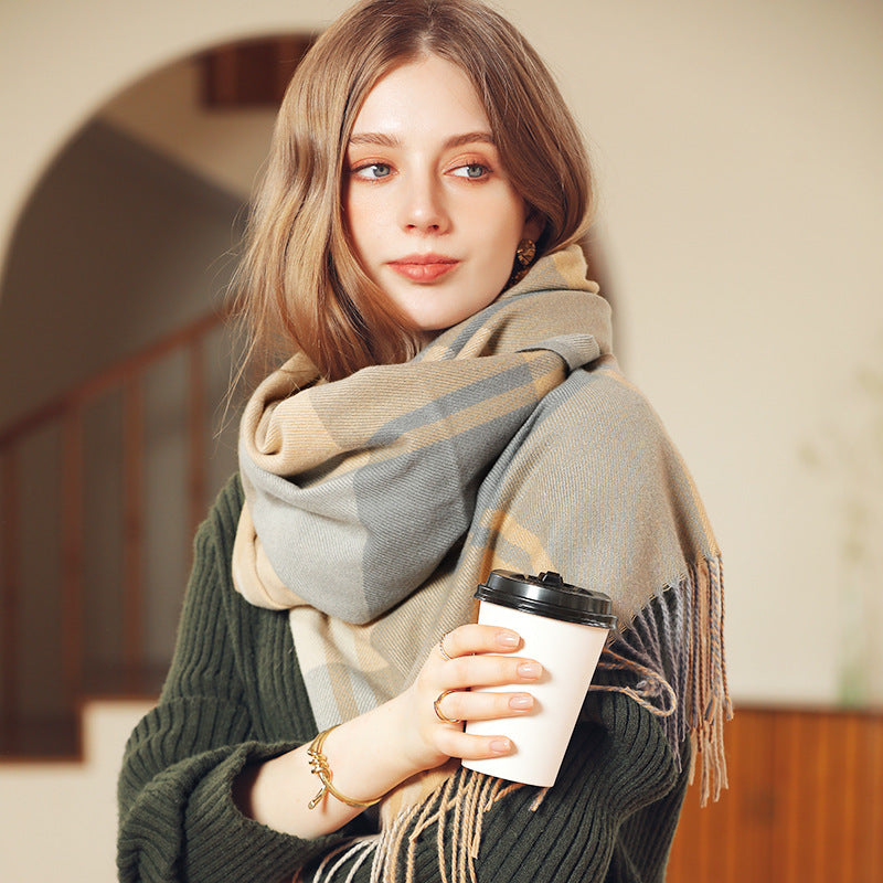 Checked women’s winter scarf with fringes