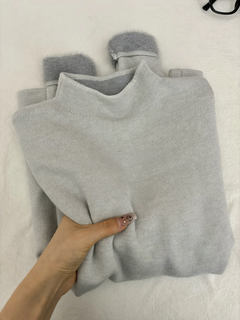 Simple women's pullover with stand-up collar, lined
