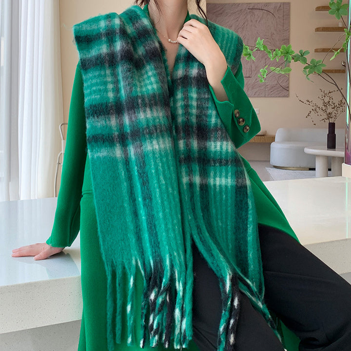 Padded scarf with check pattern and fringes