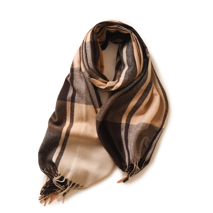 Checked women’s winter scarf with fringes