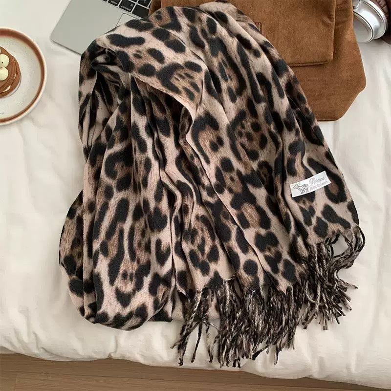 Retro scarf with leopard pattern, 190x35 cm