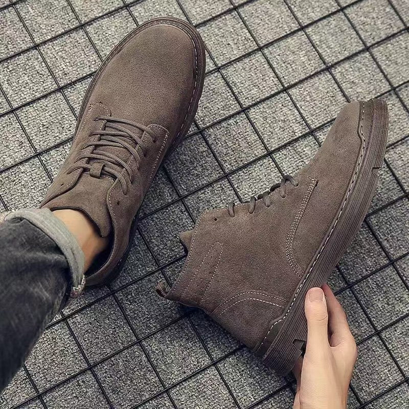 Robust men's boots in British style, slip-resistant