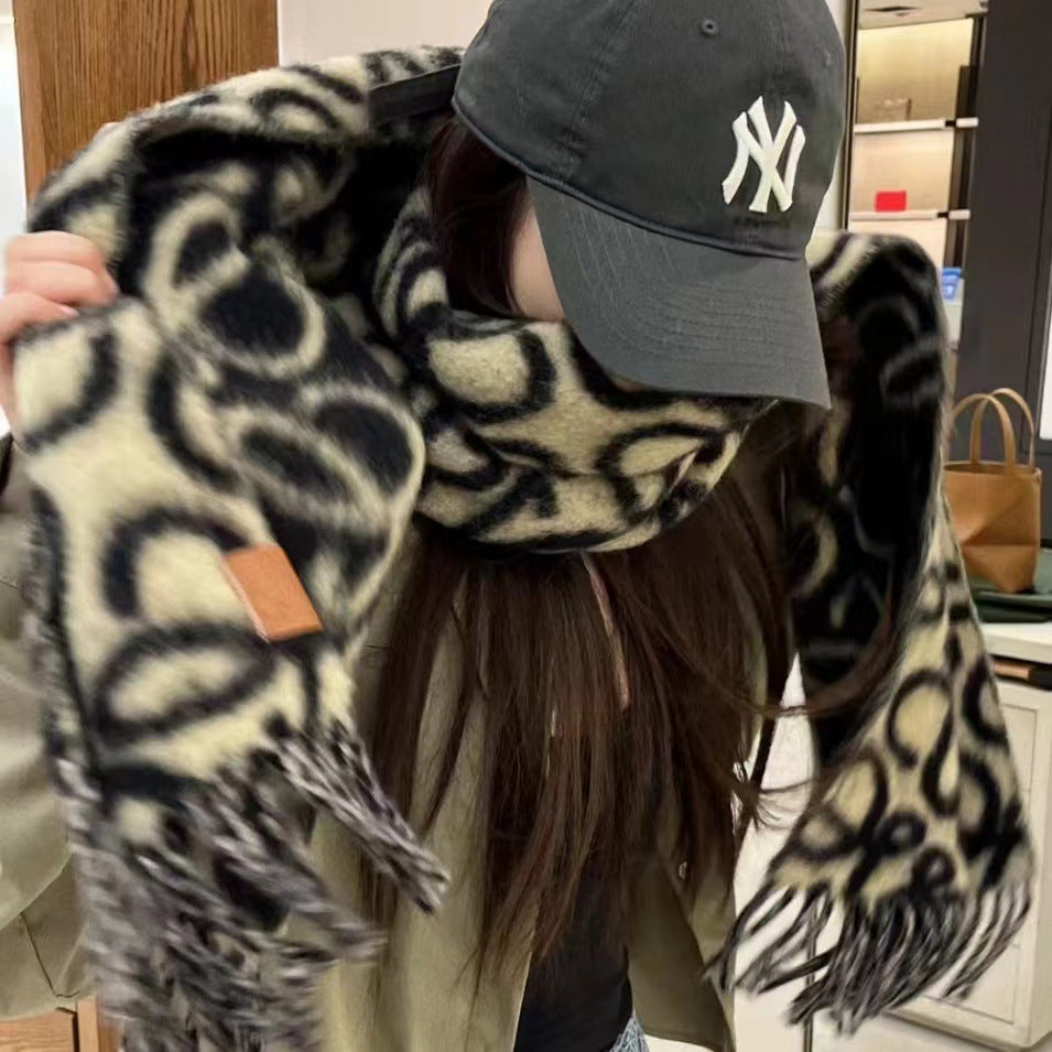 Scarf with checkerboard pattern and fringes