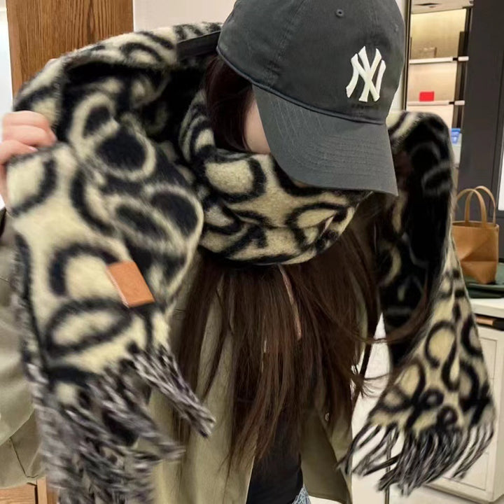 Scarf with checkerboard pattern and fringes