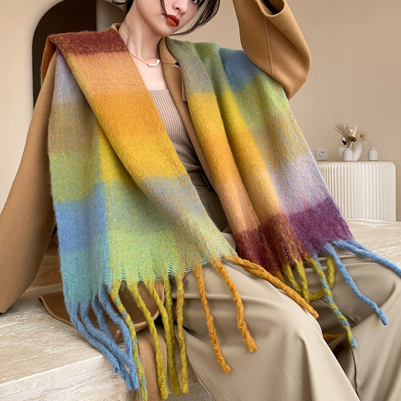Padded scarf with check pattern and fringes