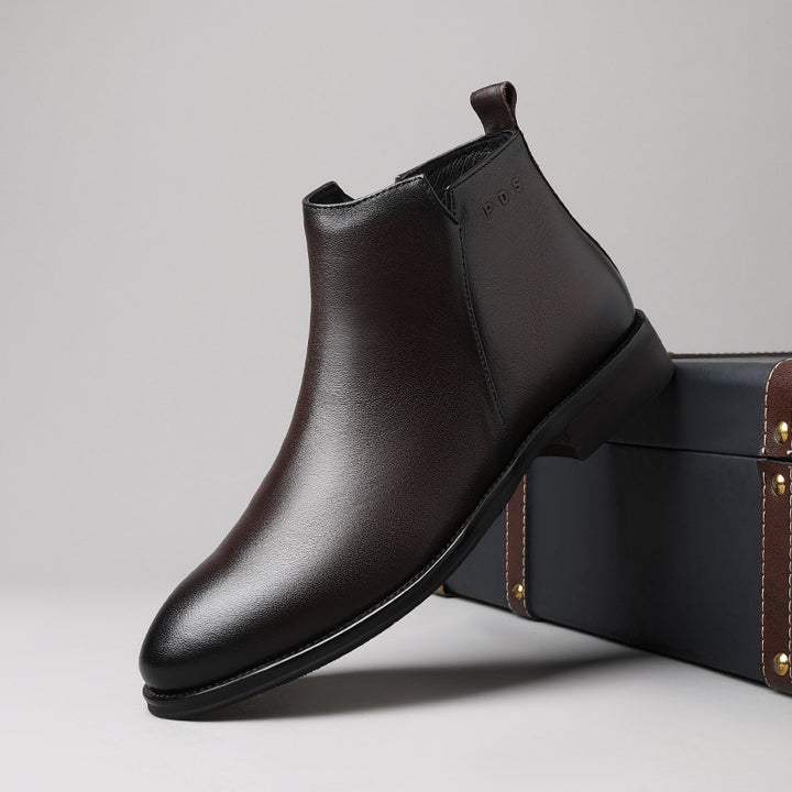 Fashionable men's leather boots
