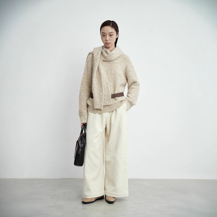 Padded women's corduroy pants with straight leg