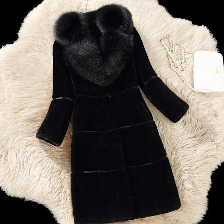Women's coat made of sheared lambskin with faux fur collar