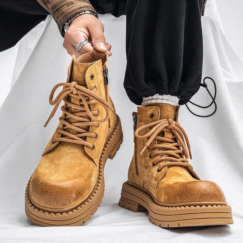 Robust men's boots, vintage style, lacing