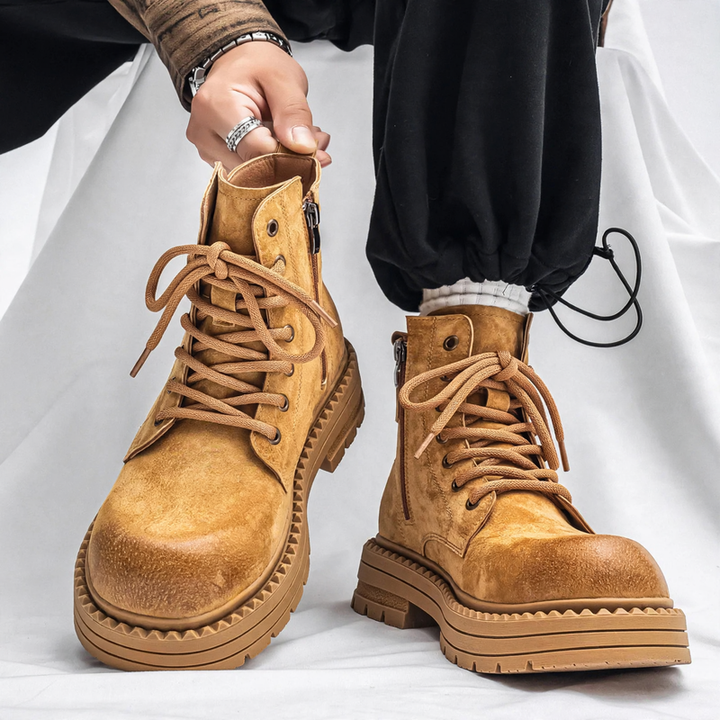 Robust men's boots, vintage style, lacing