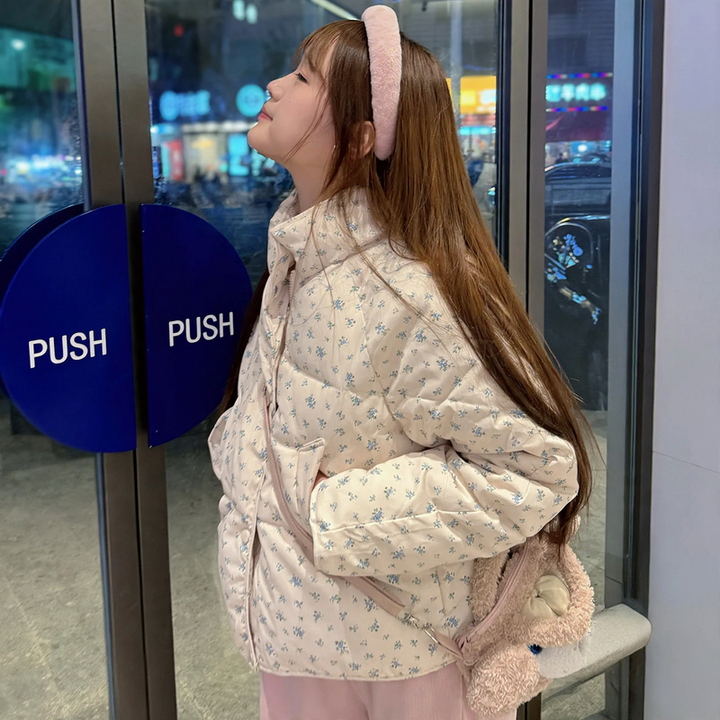 Short women's quilted jacket with floral pattern, oversized cut