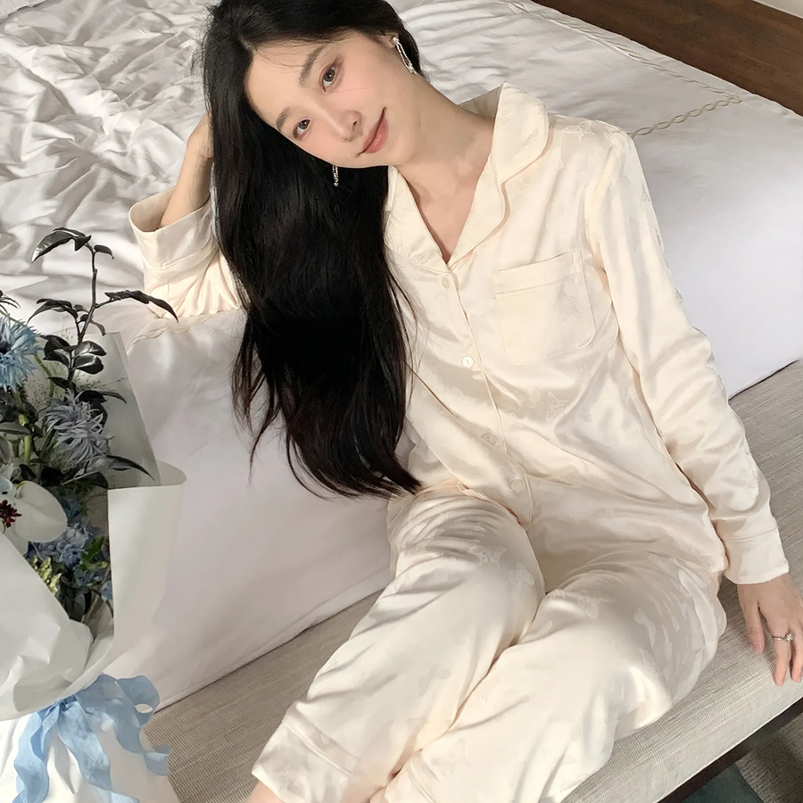 Luxurious women's lounge suit, satin jacquard, lined