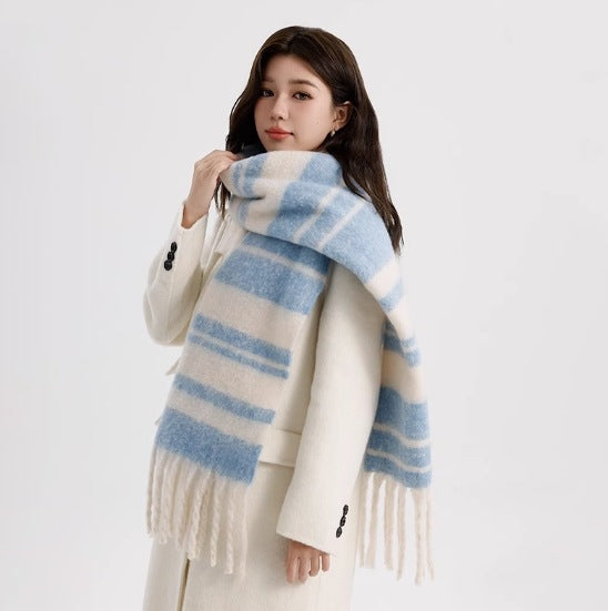 Warmer winter scarf with check pattern