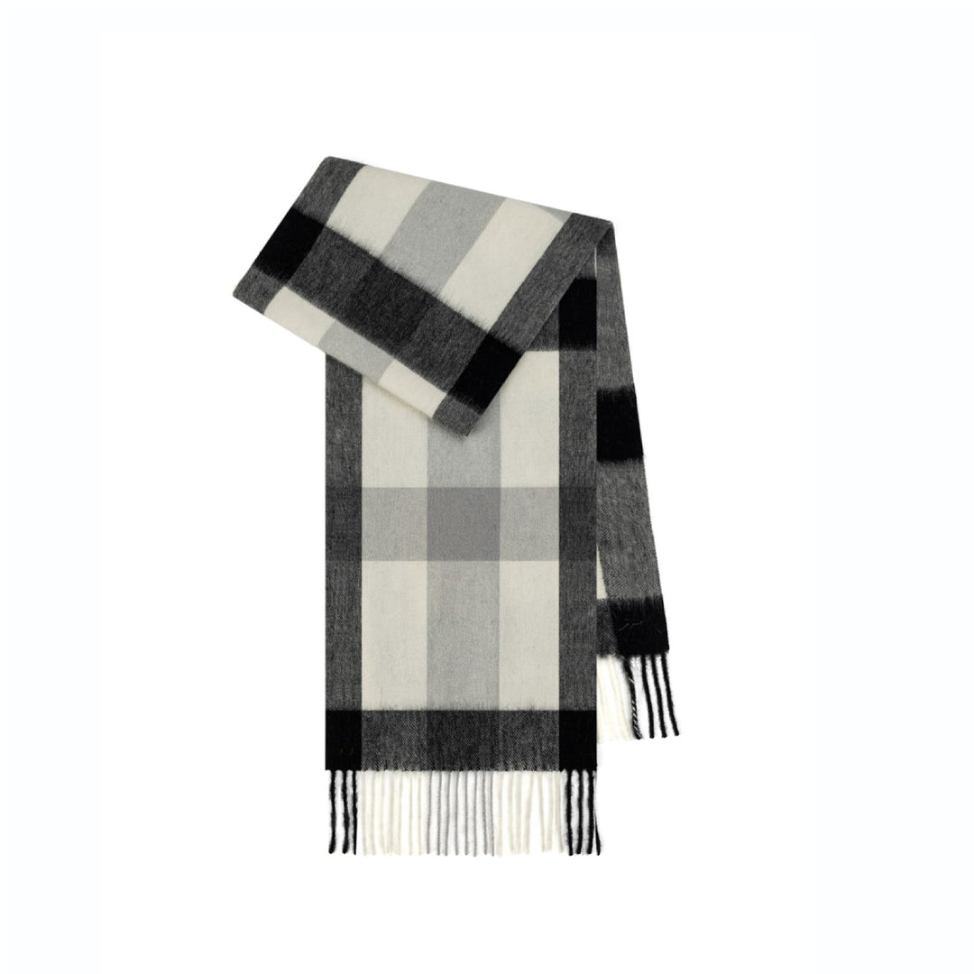 British wool scarf with fringes, checkered