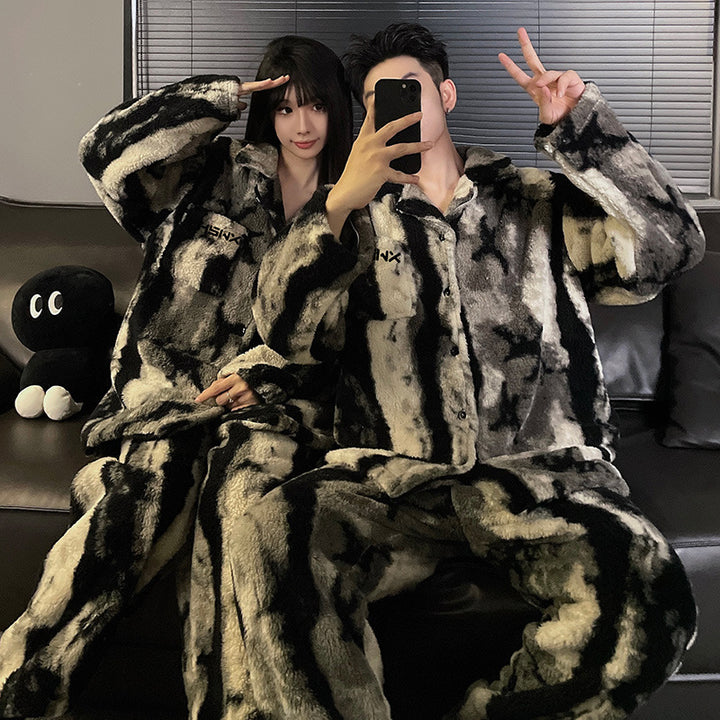 Cuddly partner house suit made of coral fleece
