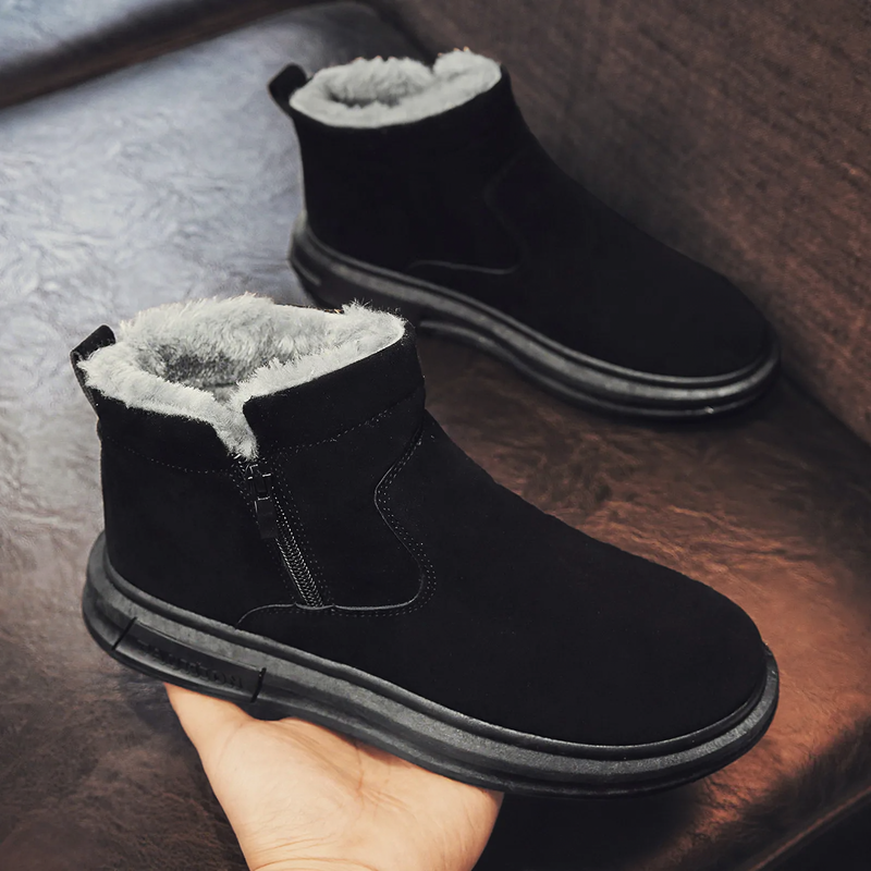 Padded men's snow boots to slip on