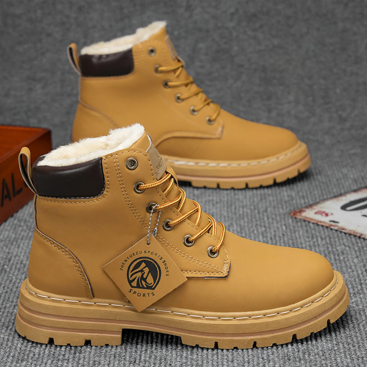 Padded men's work boots in oversized sizes