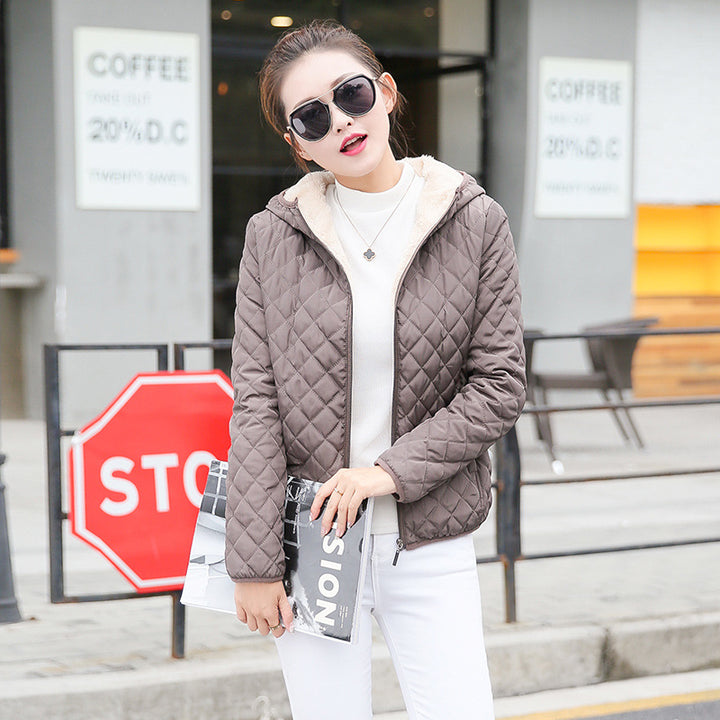 Short women's quilted jacket with lamb fleece lining