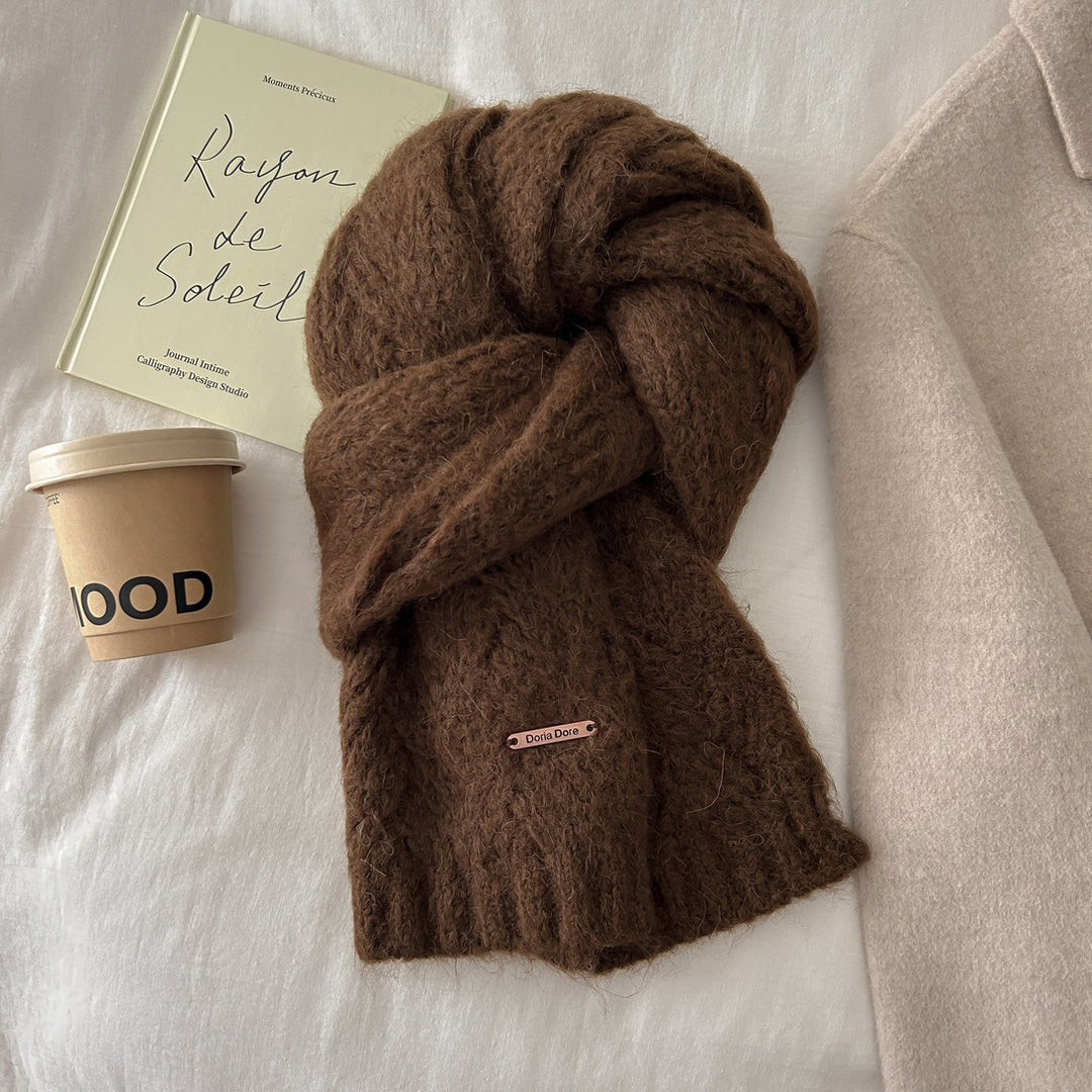 Knitted scarf made of alpaca wool blend