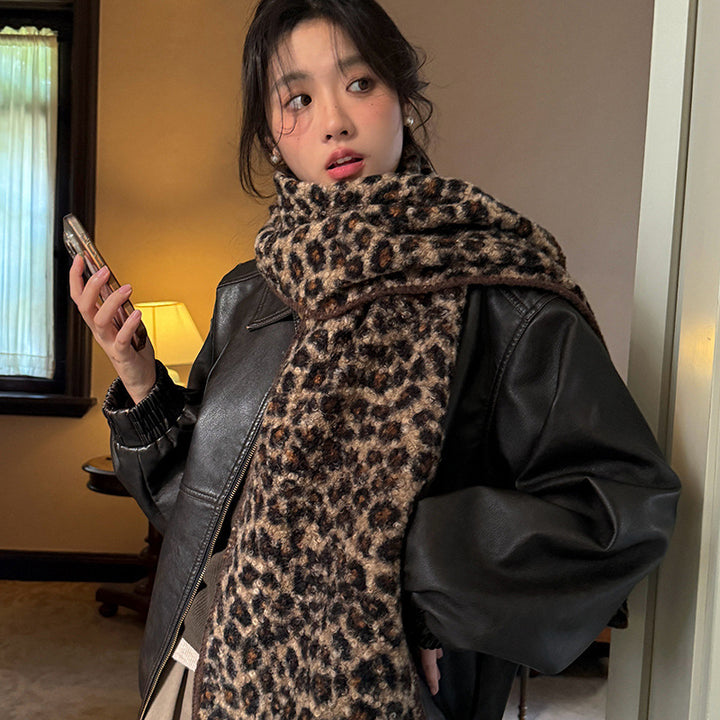 Reversible scarf with leopard pattern, 180x30 cm