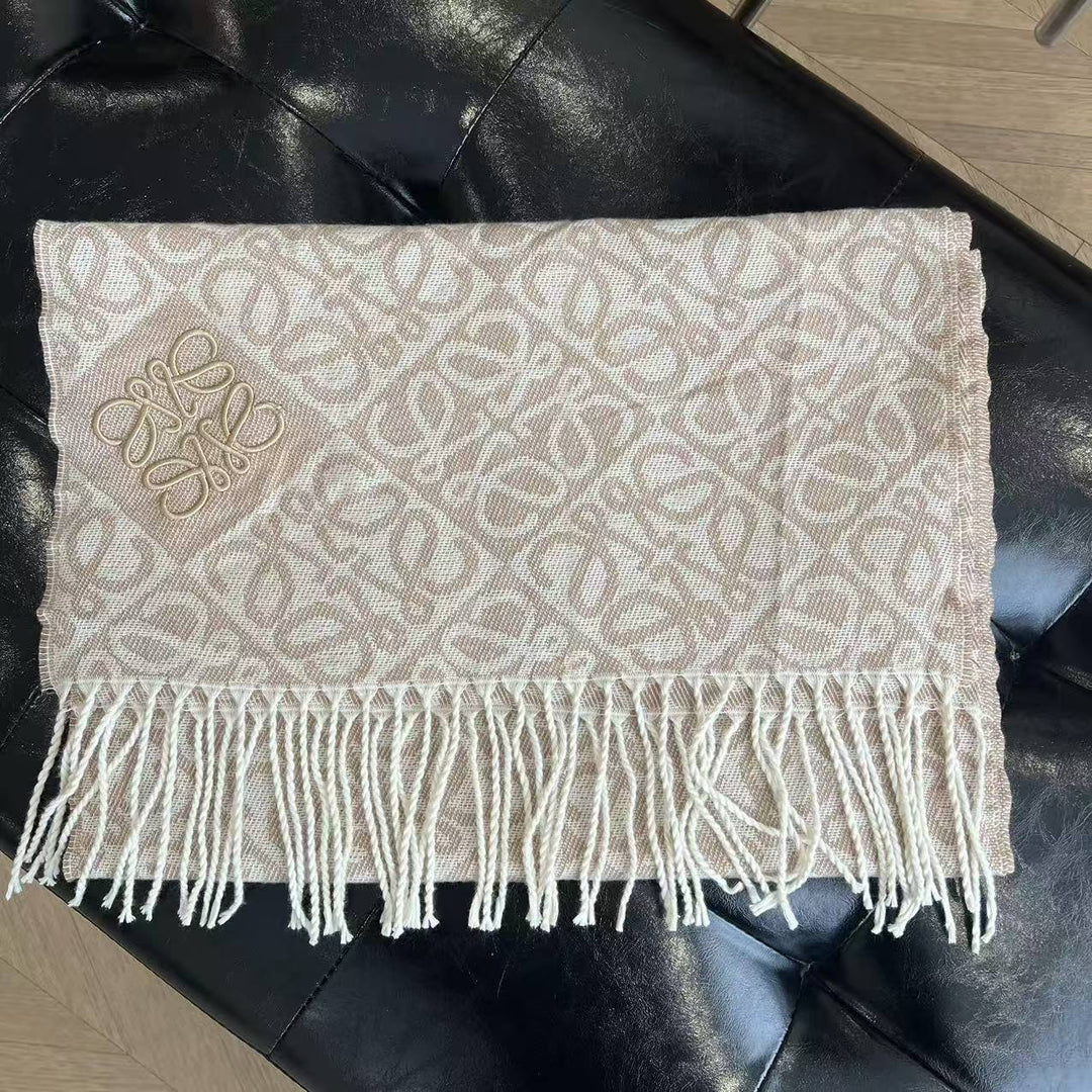 Scarf with checkerboard pattern and fringes