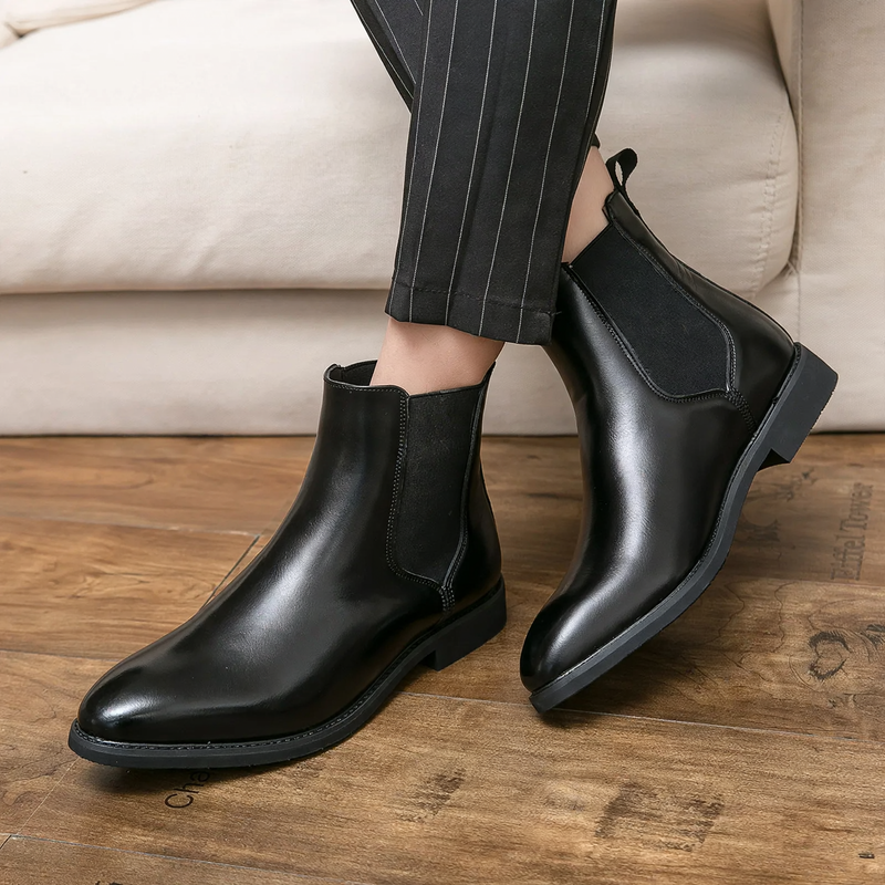 Fashionable men's Chelsea boots, pointed