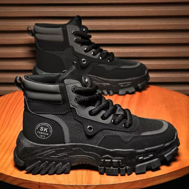 Padded men's winter boots with platform sole