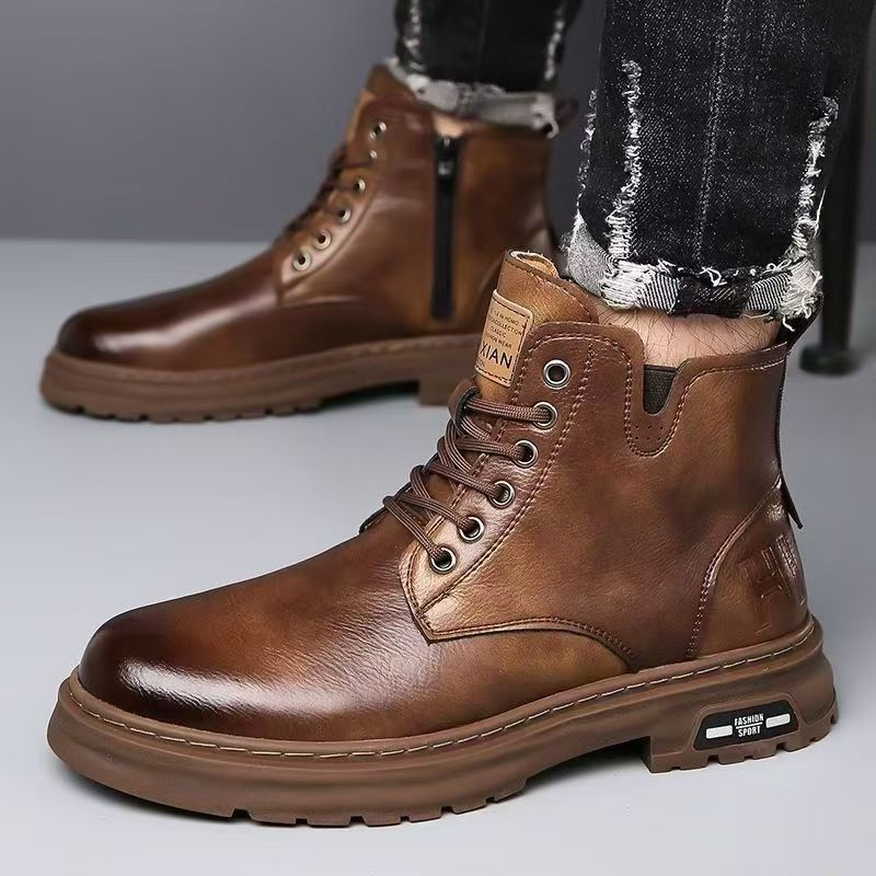 Men's boots made of cowhide, lined
