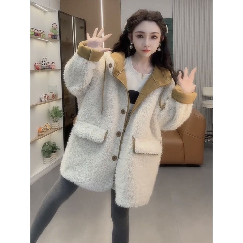 Loose women's coat with hood and lambskin look