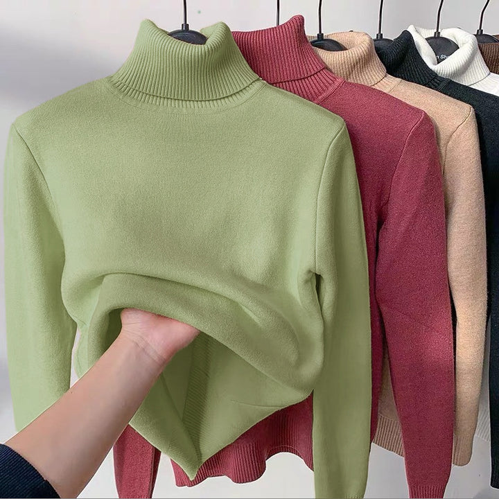 Women’s turtleneck sweater with inner fleece