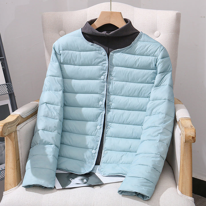 Lightweight, fitted women's quilted jacket with round neck