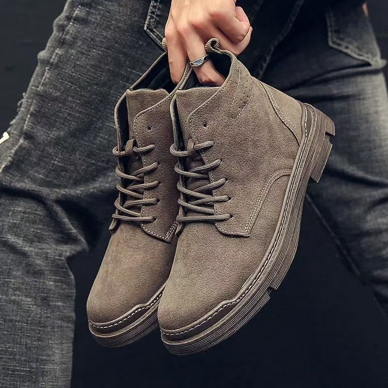 Robust men's boots in British style, slip-resistant
