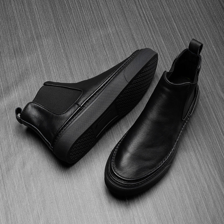 Men's boots made of full-grain leather, lined