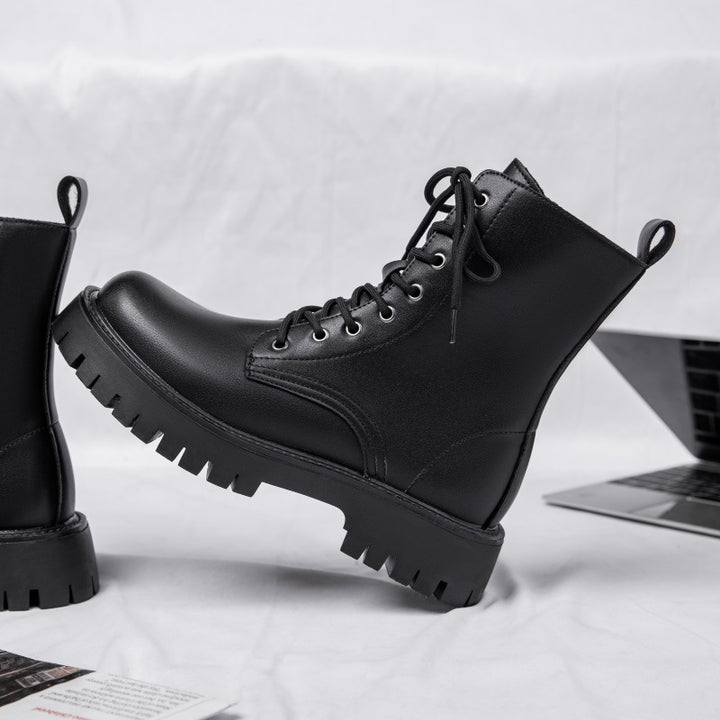 Fashionable men's boots with zipper