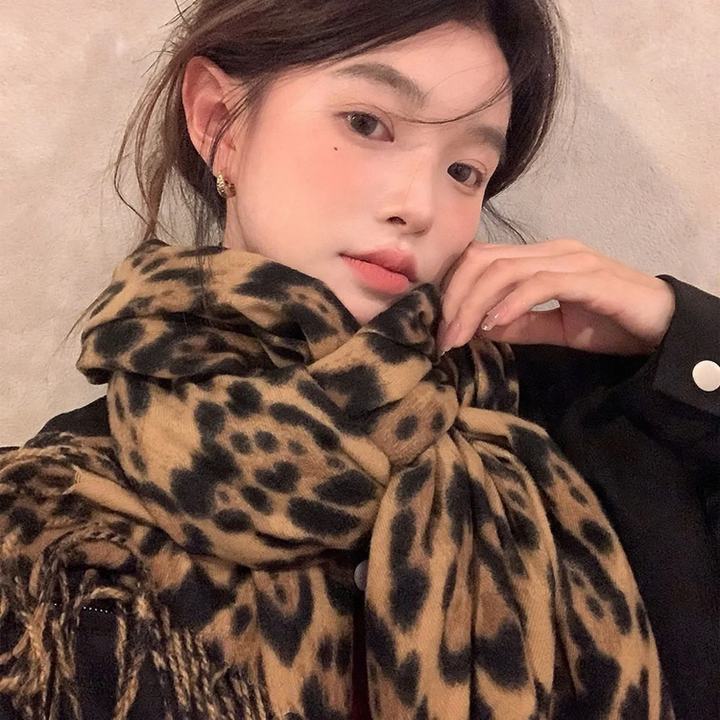 Retro scarf with leopard pattern, 190x35 cm