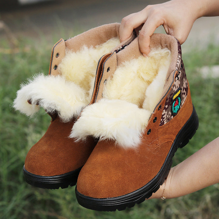 Winter boots made of cowhide leather with wool lining and steel toe cap