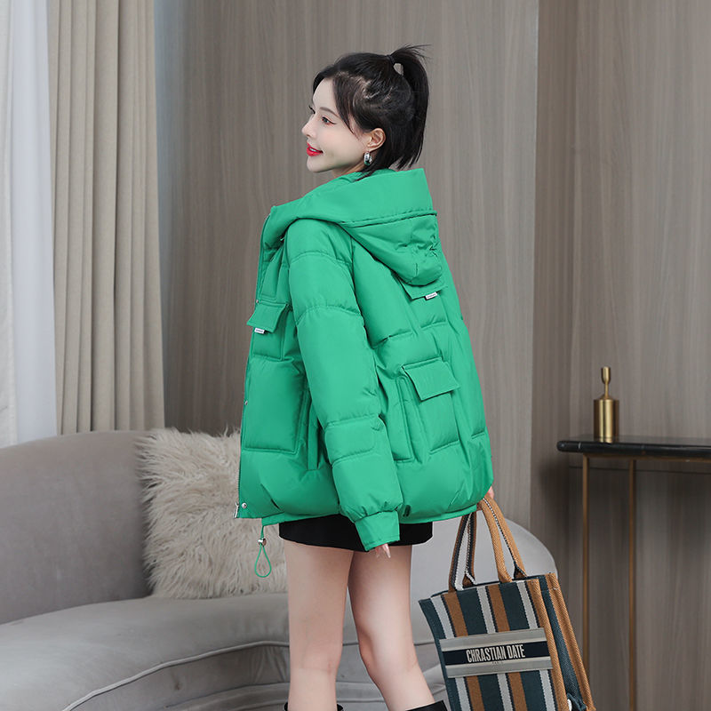 Short women's padded jacket with hood, various colors