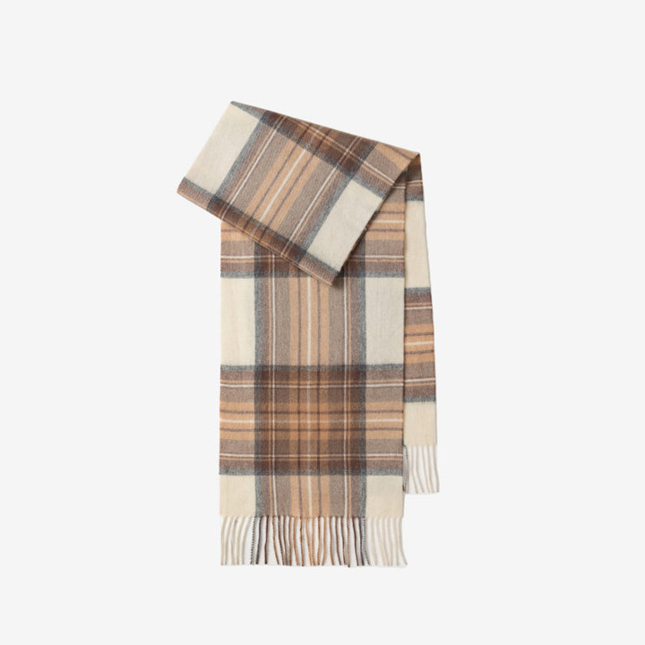 Classic scarf made of 100% wool with fringes