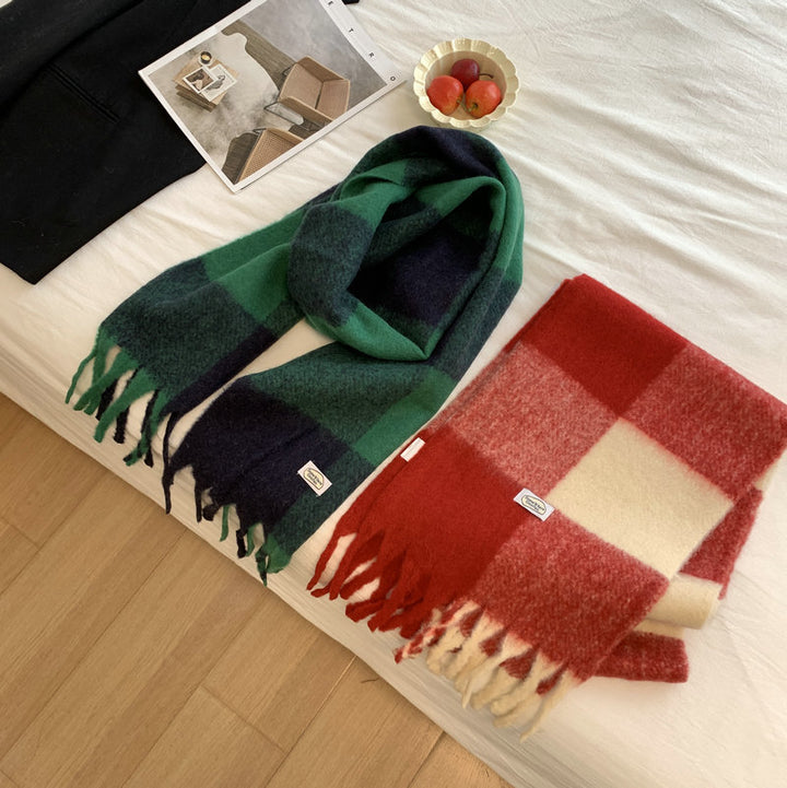 Checked wool scarf with fringes, warm and soft